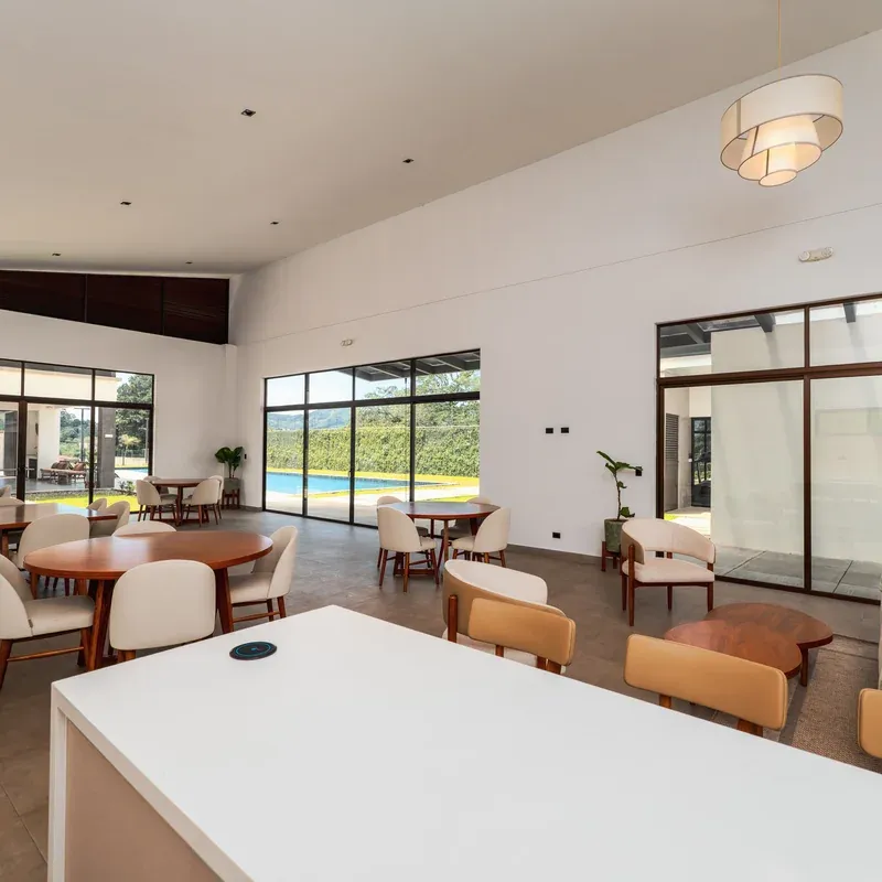 Casa club del Condominio Hacienda Peráz en Tres Ríos.